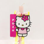 Πασχαλινή Αρωματική Λαμπάδα Hello Kitty με Κρεμαστό Ξύλινο Ταμπελάκι Ονόματος