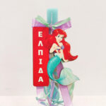 Πασχαλινή Αρωματική Λαμπάδα Ariel με Κρεμαστό Ξύλινο Ταμπελάκι με όνομα