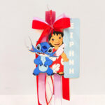 Πασχαλινή Αρωματική Λαμπάδα Lilo & Stitch με Κρεμαστό Ξύλινο Ταμπελάκι με όνομα