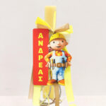 Πασχαλινή Αρωματική Λαμπάδα Μπομπ ο Μάστορας με ταμπελάκι