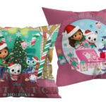 Διακοσμητικό μαξιλάρι Χριστουγέννων με κουκλόσπιτο Gabby's Cat-tastic 40x40 εκ.